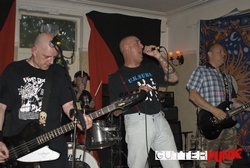 Ghirardi Music, News and Gigs: The Warriors - 4.6.11 The Castle, Sheerness, Kent